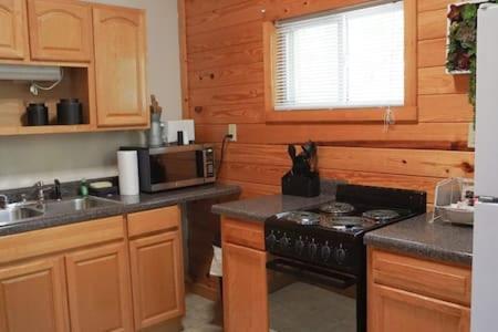 Cuddles, 1 Bedroom Studio, Walk To Downtown And Hiking Trails! Gatlinburg Exterior photo