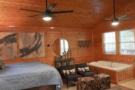 Cuddles, 1 Bedroom Studio, Walk To Downtown And Hiking Trails! Gatlinburg Exterior photo
