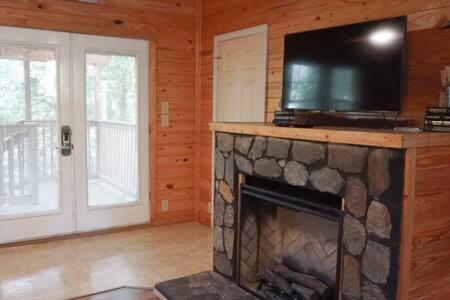 Cuddles, 1 Bedroom Studio, Walk To Downtown And Hiking Trails! Gatlinburg Exterior photo