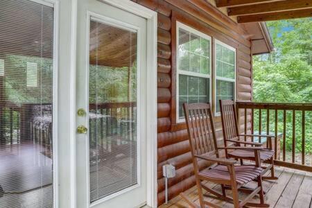 Cuddles, 1 Bedroom Studio, Walk To Downtown And Hiking Trails! Gatlinburg Exterior photo